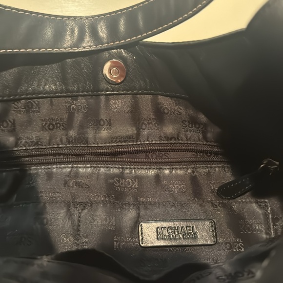 Michael Kors large hobo bag. Black leather with silver studs. - Picture 2 of 4